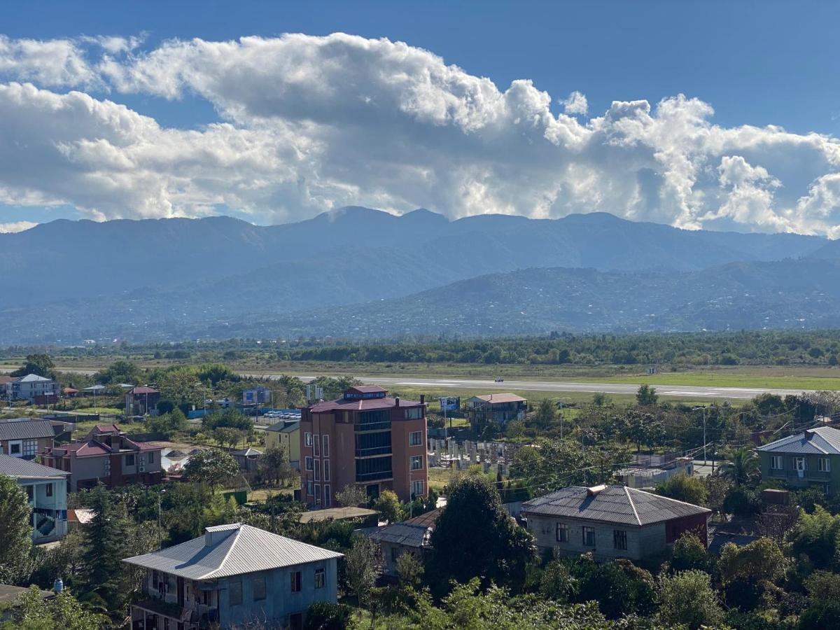 Jasmine Apartment In New Bulvar 巴统 外观 照片
