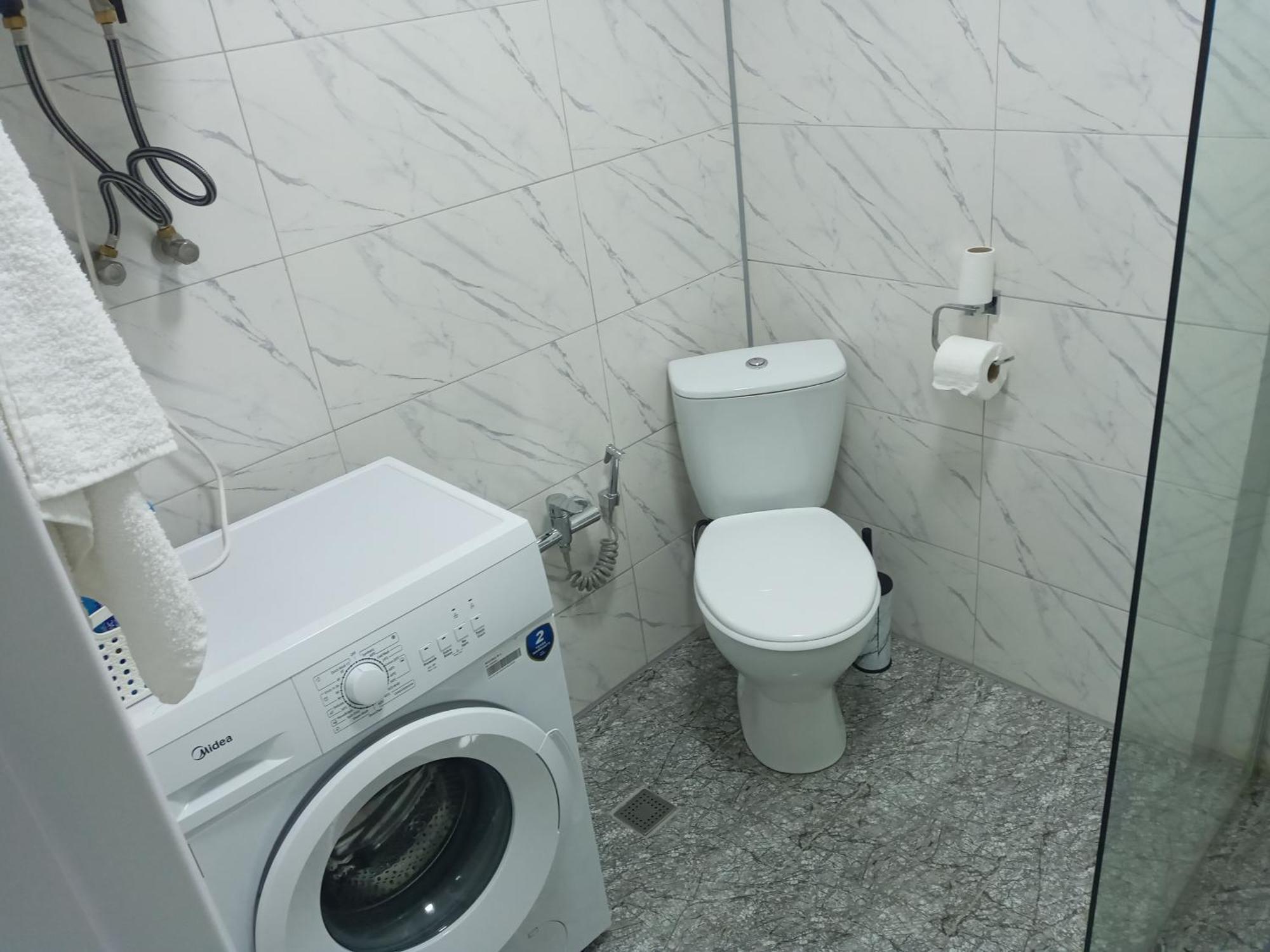 Jasmine Apartment In New Bulvar 巴统 外观 照片