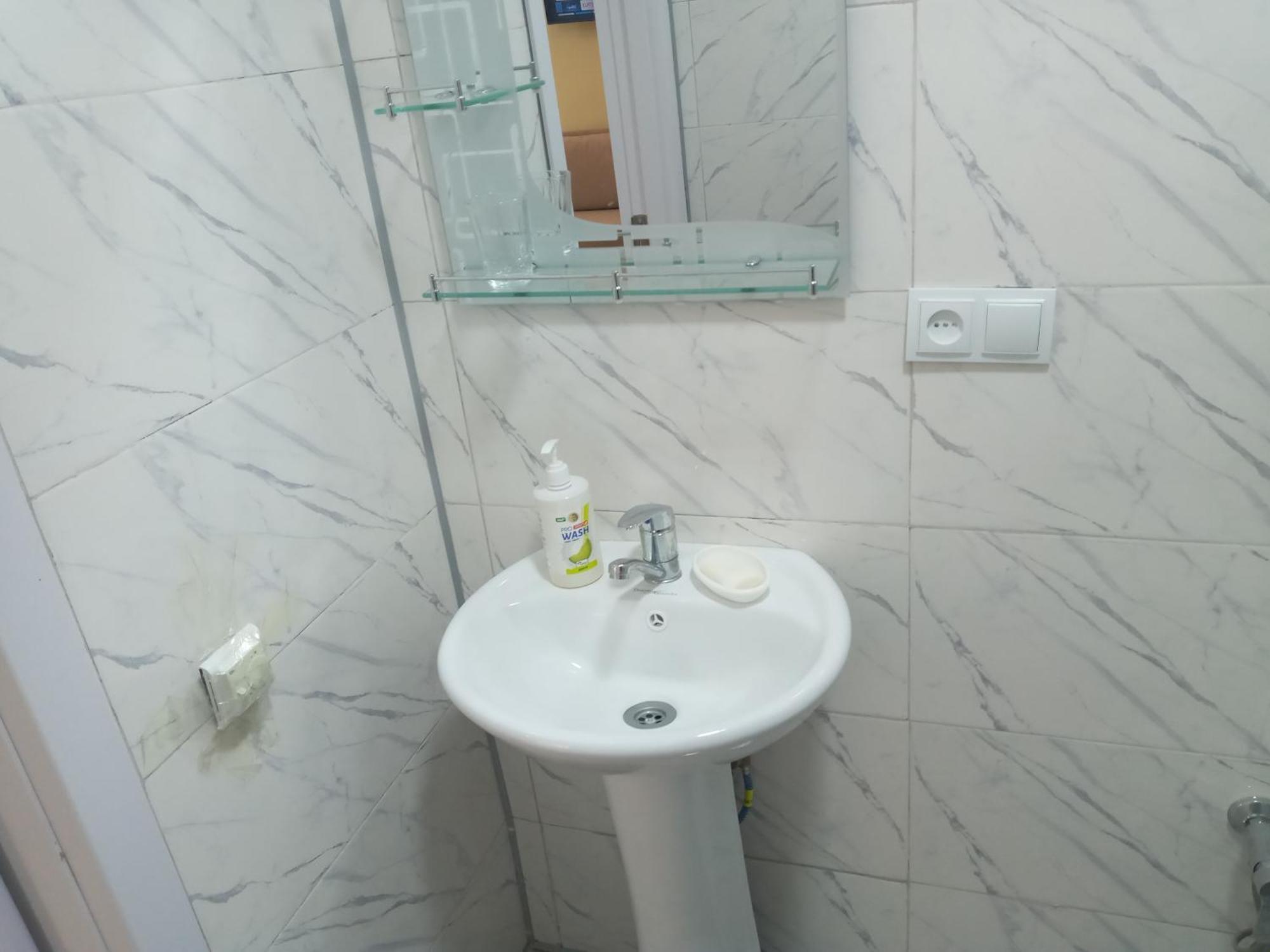 Jasmine Apartment In New Bulvar 巴统 外观 照片